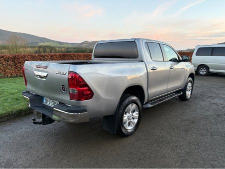 2020 Toyota Hilux DOUBLE CAB SR5 4DR thumbnail