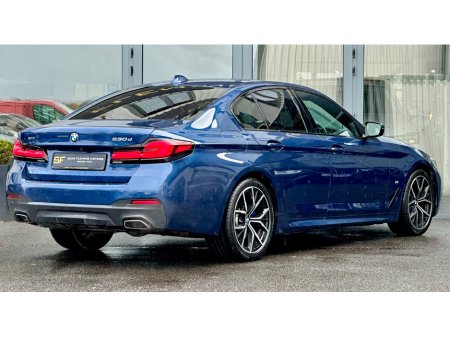 2022 BMW 5 Series - view 4