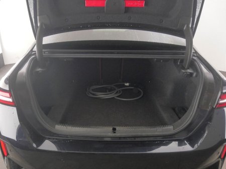 2025 BMW 5 Series - thumbnail 12