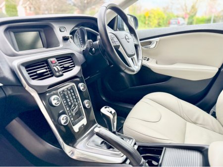 2017 Volvo V40 - thumbnail 18