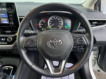 2020 Toyota Corolla 1.8 HYBRID // REVERSE CAMERA // SERVICE HISTORY // DIGITAL CLIMATE CONTROL €18,900 thumbnail
