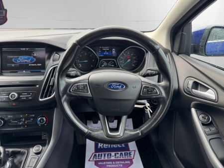 2016 Ford Focus - thumbnail 16