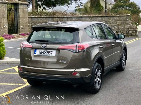 2016 Toyota Rav4 - thumbnail 5