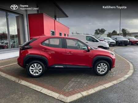 2024 Toyota Yaris Cross YARIS CROSS LUNA €28,950 thumbnail