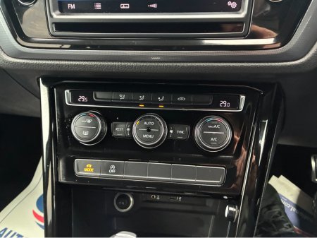 2016 Volkswagen Touran ( 162 REG R-LINE EDITION 1.4 TSI AUTO 7 SEATER CARPLAY ANDROID AUTO  LARGE TOUCH SCREEN -  SPECIALISING IN IMPORTS OF GERMAN AUTOMATIC HI SPEC €18,500 thumbnail