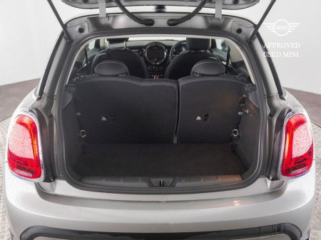 2024 MINI Hatch 3-Door Cooper Classic €29,900 thumbnail