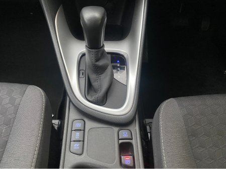 2023 Toyota Yaris 1.5 HYBRID LUNA  AUTO €18,999 thumbnail