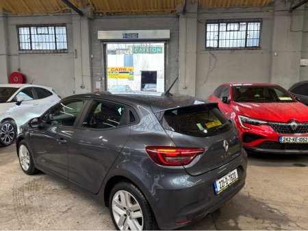 2022 Renault Clio - thumbnail 18