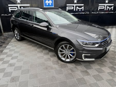2018 Volkswagen Passat - view 2