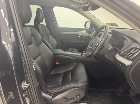 2020 Volvo XC90 B5 (235hp) AWD Momentum Auto thumbnail