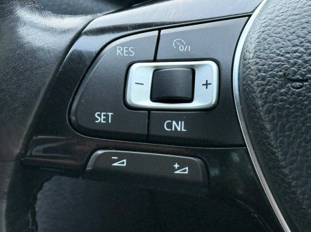 2017 Volkswagen Jetta 2.0 TDI 110HP Highline €12,950 thumbnail