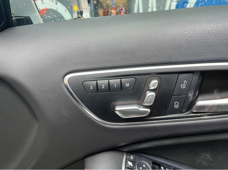 2016 Mercedes-Benz A Class 2016 MERCEDES-BENZ A180 SPORT RADAR SAFETY PACKAGE 1.6 AUTOMATIC / CRUISE CONTROL / REVERSE CAMERA / ELECTRIC MEMORY & HEATED SEATS / PADDLE SHIFTERS AND MORE thumbnail