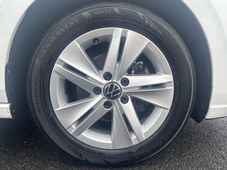 2023 Volkswagen Golf 2.0 TDI 115HP Life €24,975 thumbnail