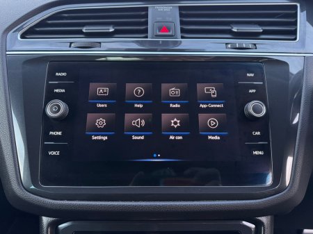 2021 Volkswagen Tiguan LIFE 2.0 TDI MANUAL 6SPEED FWD 122BHP 5 5DR €26,800 thumbnail