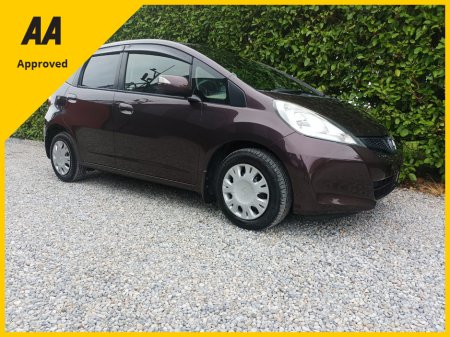 2014 Honda Jazz HI SPEC 1.3  4 CYLINDER i-VTEC PETROL FACTORY IMMOBILISER PROXIMITY KEYS REVERSE CAMERA LARGE TOUCH SCREEN RADIO MULTI-FUNCTION STEERING WHEEL JUST FULLY SERVICED NEW NCT & 6 MONTHS ROAD TAX