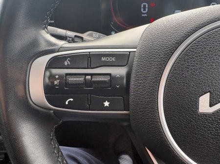 2022 Kia Sportage Premium Spec 1.6d 18inch alloys , *warranty till 2029* Multi-Function Steering Wheel, Climate Control, Lane Departure Warning, Rear Parking Sensors €31,900 thumbnail