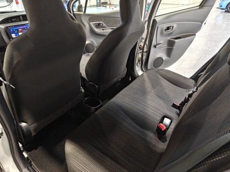 2020 Toyota Vitz - thumbnail 17