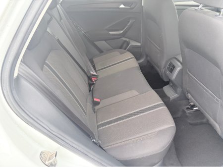 2018 Volkswagen T-Roc DESIGN 1.0 TSI MANUAL 6SPEED FWD 115HP 5DR €16,995 thumbnail