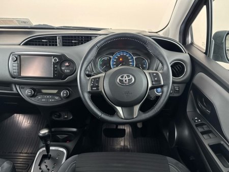 2015 Toyota Yaris - thumbnail 9