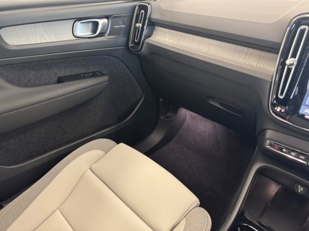 2026 Volvo EX40 - thumbnail 10