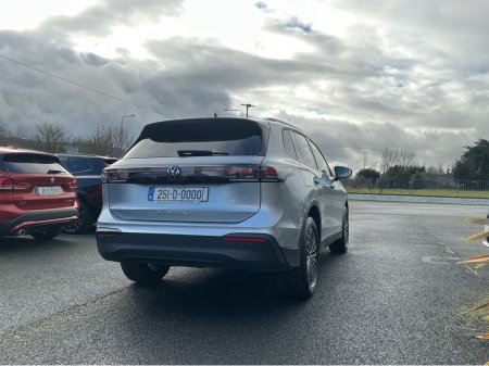 2025 Volkswagen Tiguan - thumbnail 10