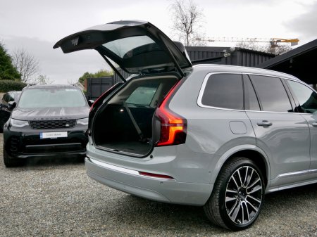 2025 Volvo XC90 T8 PHEV AWD Ultra Bright thumbnail