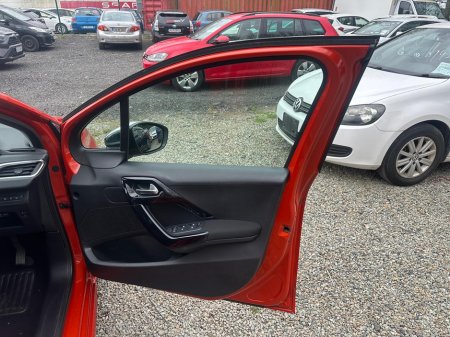 2017 Peugeot 208 - thumbnail 10