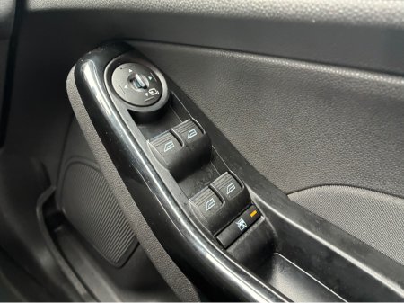 2014 Ford Fiesta - thumbnail 12