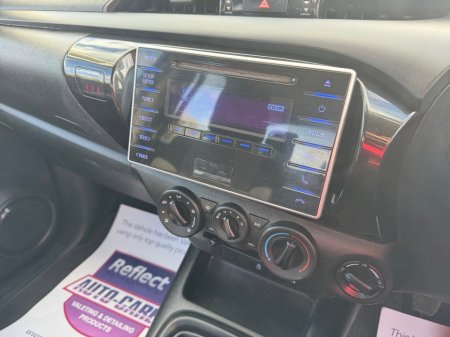 2017 Toyota Hilux - thumbnail 16