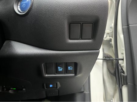 2019 Toyota C-HR €19950 2019 TOYOTA C-HR S LED PACKAGE 1.8 AUTOMATIC / CRUISE CONTROL AND MORE €19,950 thumbnail