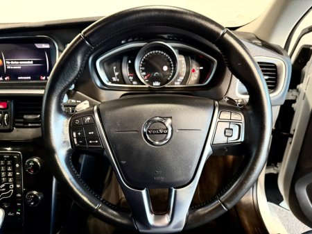 2018 Volvo V40 - thumbnail 12