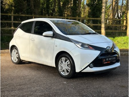 2016 Toyota Aygo - thumbnail 1