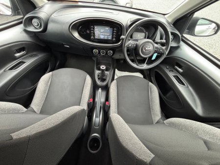 2022 Toyota Aygo 1.0 VVT-i x-play Smartphone €13,900 thumbnail