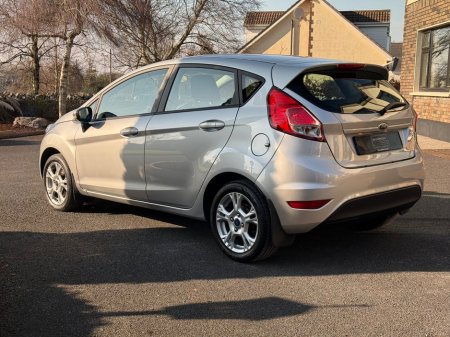 2017 Ford Fiesta - thumbnail 5