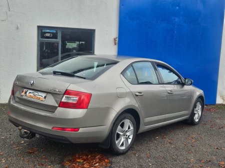 2015 Skoda Octavia COMBI AMBITION 1.6TDI 110HP DSG €10,450