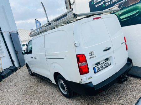2017 Toyota Proace - view 3