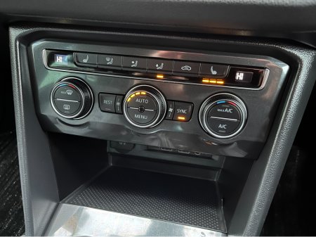 2020 Volkswagen Tiguan R-LINE 4MOTION AUTOMATIC 2.0 DIESEL //LOW MILES//HIGH SPEC//360 PARKING CAMERAS//HALF LEATHER HEATED FRONT AND REAR SEATS//KEYLESS ENTRY// €34,950 thumbnail