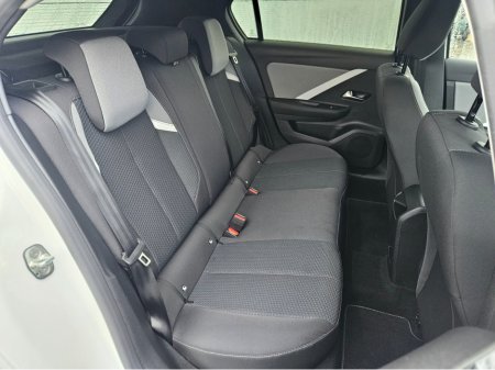 2025 Opel Astra ELEGANCE 1.2 110PS €28,950 thumbnail