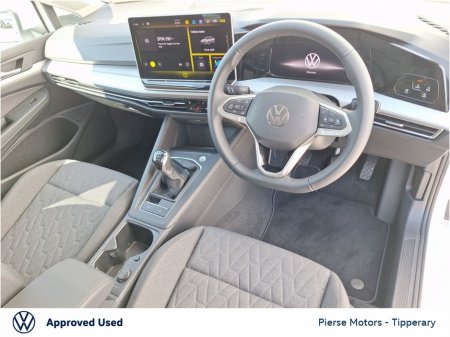 2025 Volkswagen Golf LAUNCH EDIT 1.5 TSI 115HP €32,950 thumbnail