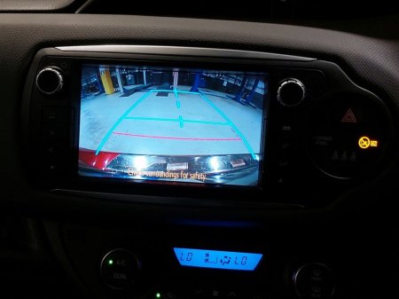 2016 Toyota Yaris - thumbnail 16