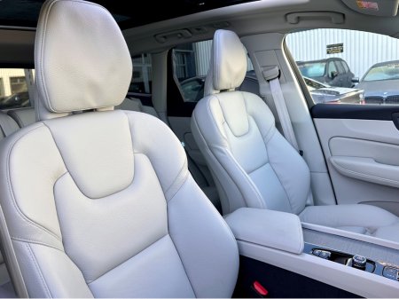 2025 Volvo XC60 - thumbnail 6