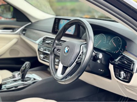 2019 BMW 5 Series 520D TOURING * PANROOF * 3D CAMERA PACK * €24,950 thumbnail