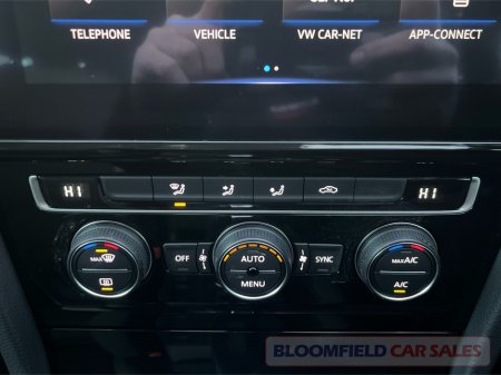 2017 Volkswagen Golf HIGHLINE , AUTO // LOW MILEAGE €17,950 thumbnail