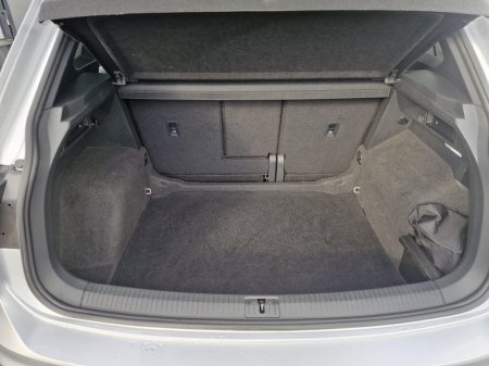 2022 Volkswagen Tiguan R-LINE 2.0 TDI D7F 150HP 5DR AU €41,950 thumbnail