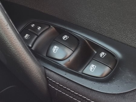 2017 Nissan Qashqai - thumbnail 24