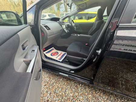 2015 Toyota Prius  €14,900 thumbnail