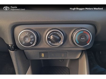 2021 Toyota Yaris - thumbnail 18