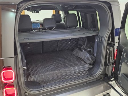 2025 Land Rover Defender - thumbnail 17
