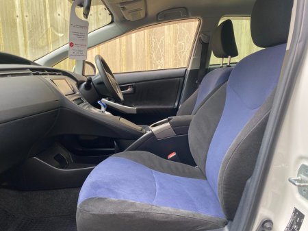 2015 Toyota Prius - photo 4