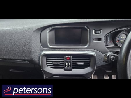 2017 Volvo V40 2.0 D2 MOMENTUM NAV + 120BHP 5DR €12,950 thumbnail